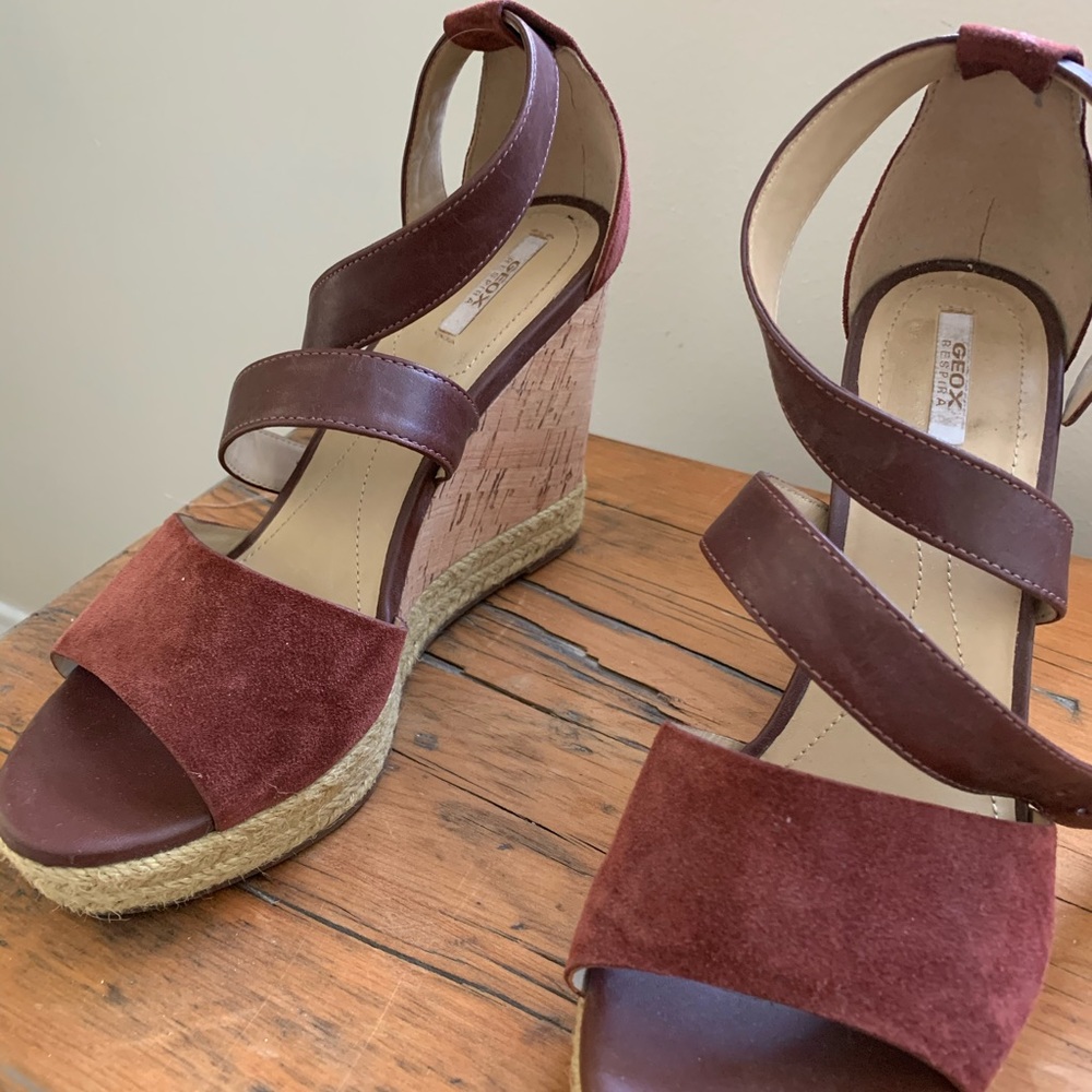 Suede and leather wedge shoes